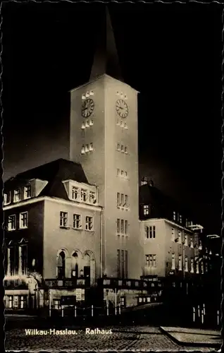 Ak Wilkau Haßlau in Sachsen, Rathaus bei Nacht
