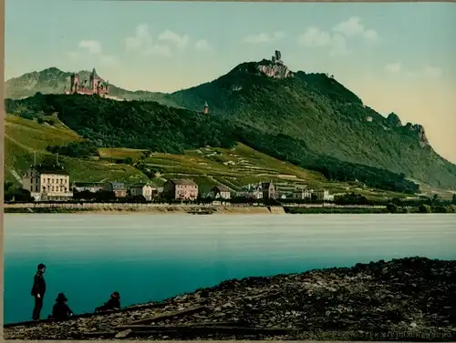 Foto 1900, Königswinter am Rhein, Stadt, Drachenfels und Schloss Drachenburg von linker Rheinseite