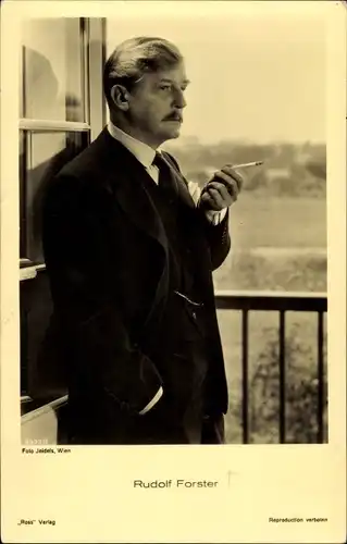 Ak Schauspieler Rudolf Forster, Portrait, Zigarette