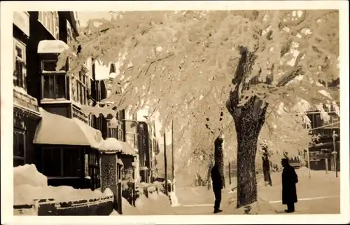 Ak Oberhof im Thüringer Wald, Straßenpartie im Winter