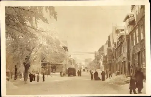 Ak Oberhof im Thüringer Wald, Straßenpartie im Winter