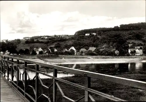 Ak Kirchohsen Emmerthal Weser, Blick von der Brücke zur Ortschaft, Fluss