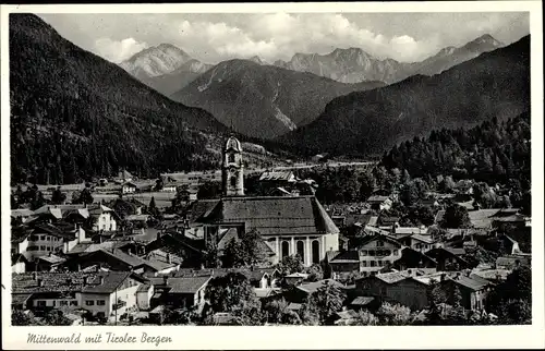 Ak Mittenwald in Oberbayern, Kirche, Ort, Tiroler Berge