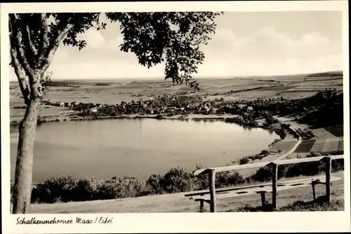 Ak Schalkenmehren in der Eifel, Maar, Ort, Fernsicht