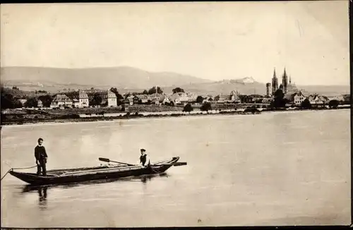 Foto Ak Geisenheim am Rhein, Ruderpartie mit Blick auf den Ort