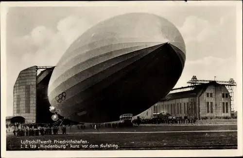 Ak Luftschiffwerft Friedrichshafen, Zeppelin Luftschiff LZ 129 Hindenburg, Luftschiffhalle