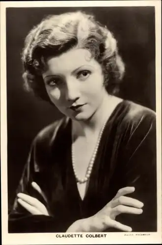 Ak Schauspielerin Claudette Colbert, Portrait