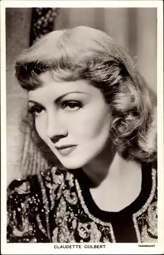 Ak Schauspielerin Claudette Colbert, Portrait