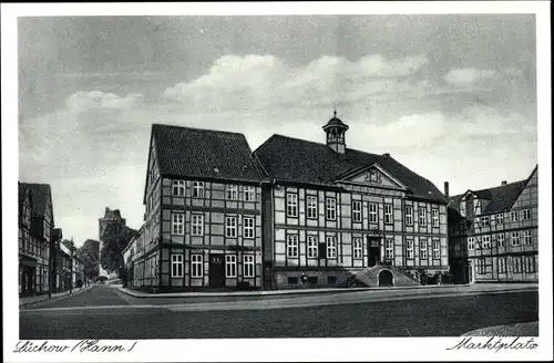 Ak Lüchow im Wendland, Partie am Marktplatz, Fachwerkhäuser