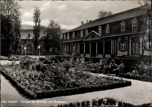 Ak Bad Bocklet in Unterfranken, Anlagen am Brunnen, Badehaus