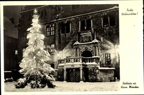 Ak Hann. Münden in Niedersachsen, Rathaus, Frohe Weihnachten, Tannenbaum, Schnee