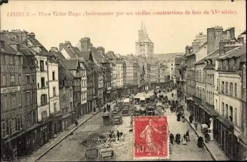 Ak Lisieux Calvados, Place Victor-Hugo, Fachwerkhäuser, Fuhrwerke, Autos, Personen, Bauarbeiten