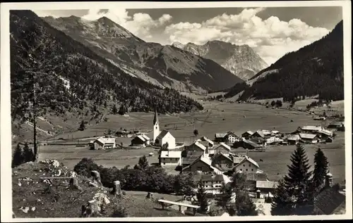 Ak Bichlbach in Tirol, Blick auf Zugspitze, Dorfpanorama