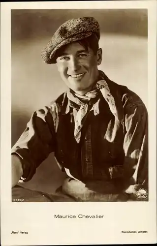 Ak Schauspieler Maurice Chevalier, Portrait, Ross, Mütze