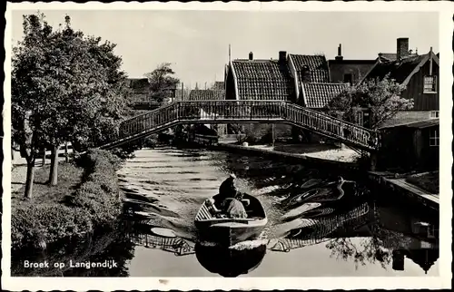 Ak Broek op Langedijk Nordholland Niederlande, Flusspartie, Brücke, Ruderboot