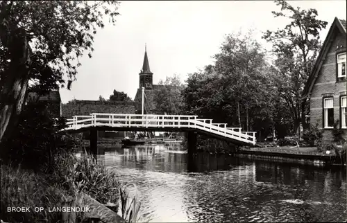 Ak Broek op Langedijk Nordholland Niederlande, Fluss, Brücke, Wohnhaus, Kirchturm