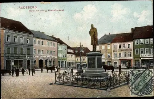 Ak Radeberg in Sachsen, Markt, König Albert Denkmal, Seifenfabrik, Klempnerei, Geschäftshäuser