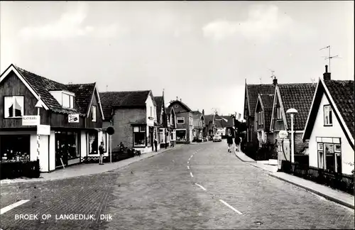 Ak Broek op Langedijk Nordholland Niederlande, Dijk, Straßenpartie, Wohnhäuser