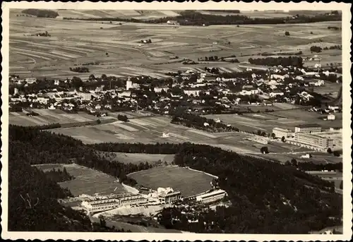 Ak Frenštát pod Radhoštěm Frankstadt Reg. Mährisch Schlesien, Panorama vom Ort, Fliegeraufnahme