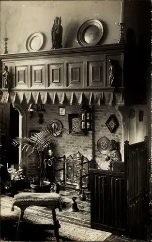 Foto Ak Middelburg Zeeland Niederlande, Inneres eines Hauses, Möbel, Wandteller, Pflanze