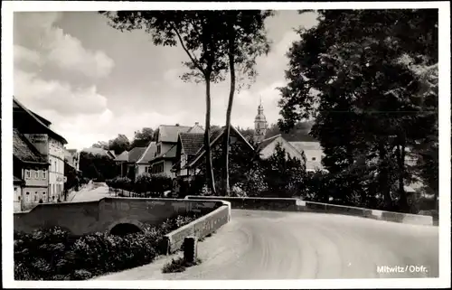Ak Mitwitz in Oberfranken, Straßenpartie, Teilansicht Ort, Kirchturm
