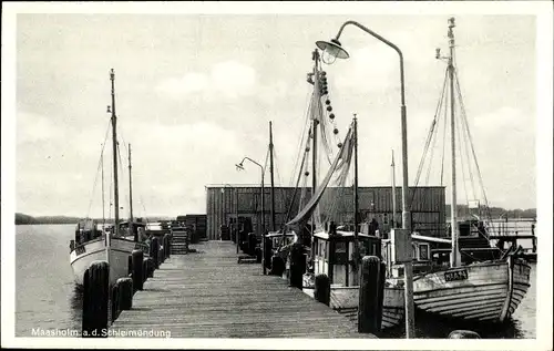 Ak Maasholm an der Schlei, Seebrücke, Fischkutter MAA24