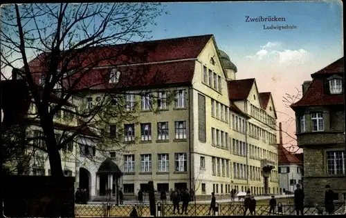 Ak Zweibrücken in der Pfalz, Ludwigschule, Schulhof