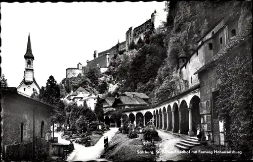 Ak Salzburg in Österreich, Friedhof mit Festung Hohensalzburg