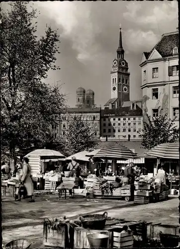 Ak München in Oberbayern, Viktualienmarkt, Türme Peterskirche, Frauenkirche