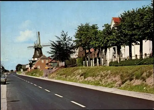 Ak Nordseebad Carolinensiel Harlesiel Wittmund in Ostfriesland, Straßenpartie mit Windmühle