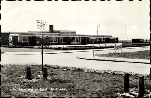 Ak Dronten Flevoland Niederlande, School met de Bijbel