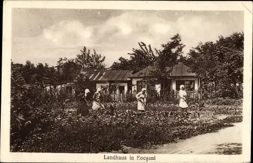 Ak Focșani Facsani Fokschan Rumänien, Landhaus, Gartenarbeit