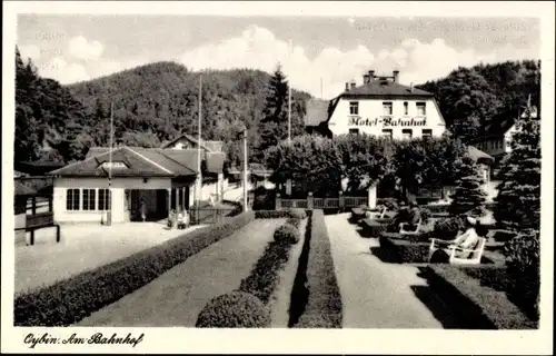 Ak Oybin in der Oberlausitz, am Bahnhof, Anlagen, Hotel Bahnhof