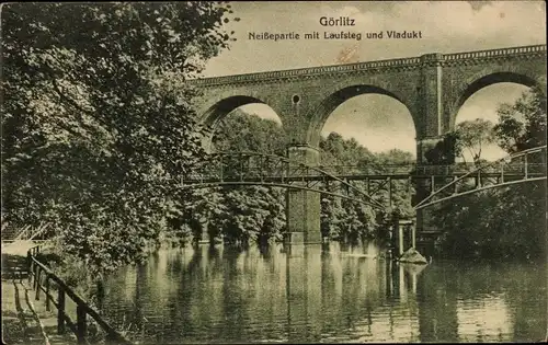 Ak Görlitz in der Lausitz, Neißepartie mit Laufsteg und Viadukt
