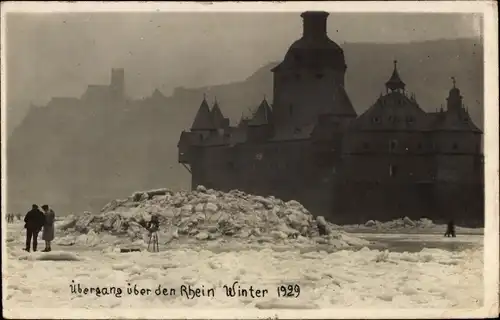 Foto Ak Kaub am Rhein, Burg Pfalzgrafenstein, Übergang über den zugefrorenen Rhein, Winter 1929