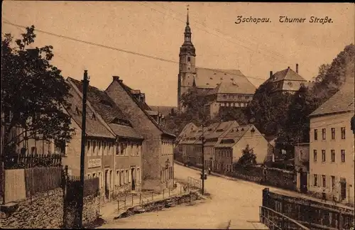 Ak Zschopau im Erzgebirge Sachsen, Ortspartie, Thumer Straße, Kirche