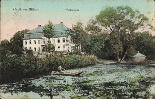 Ak Bitburg in der Eifel, Waisenhaus, Partie am Wasser