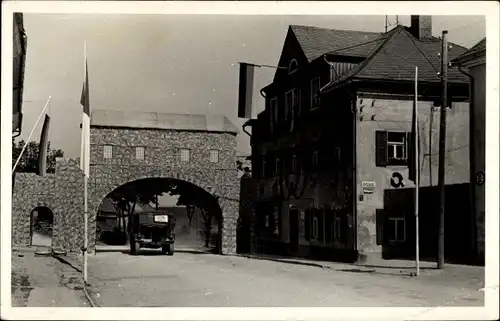 Foto Sayda im Erzgebirge, Fahrzeug am Tor