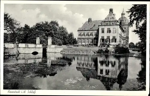 Ak Hovestadt Lippetal Nordrhein Westfalen, Blick übers Wasser auf das Schloss
