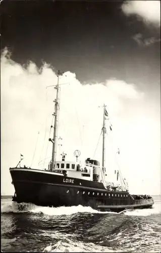 Ak Schleppschiff M.T. Loire bei voller Fahrt, L. Smit & Co.