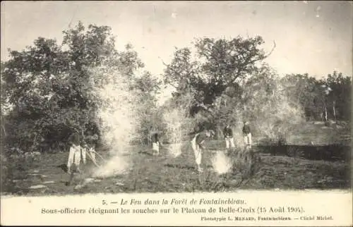 Ak Fontainebleau Seine et Marne, Feu dans la Foret, Sous officiers, Plateau de Belle Croix, 1904