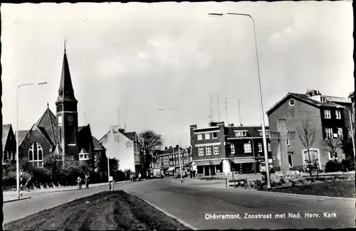 Ak Chevremont Limburg Niederlande, Zonstraat met Ned. Herv. Kerk