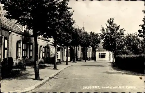 Ak Grijpskerke Zeeland, Kerkring met N. H. Pastorie