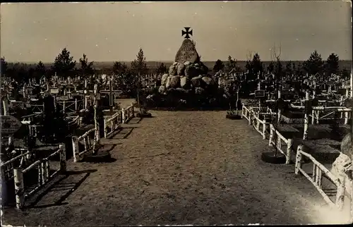 Foto Ak Deutscher Soldatenfriedhof, Denkmal, 60. Reserve Division, 1. WK, 1916