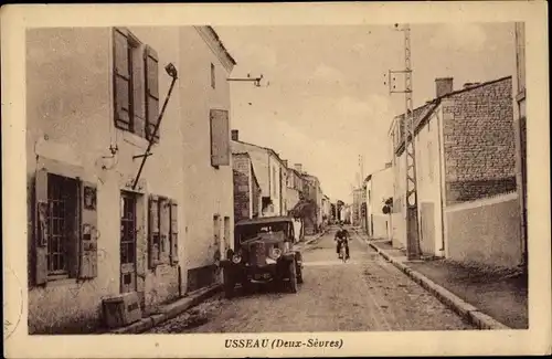 Ak Usseau Deux-Sèvres, Straßenpartie, Automobil