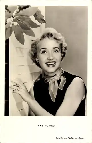 Ak Schauspielerin Jane Powell, Portrait, Blume, Lachen