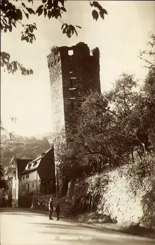 Ak Dausenau Lahn, Schiefer Turm, Straßenpartie, Mauer, Fußgänger