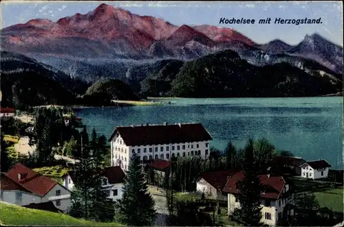 Ak Kochel am See, Blick über den Ort zum Herzogstand, Panorama