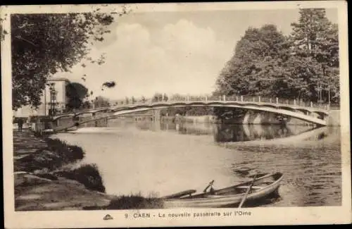 Ak Caen Calvados, la nouvelle Passerelle dur l'Orne, neue Fusgängerbrücke, Flusspartie, Boot