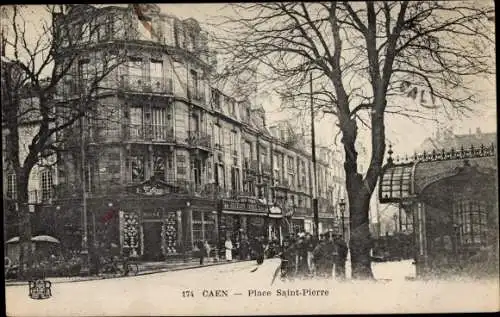 Ak Caen Calvados, Place Saint-Pierre, Straßenpartie, Passanten